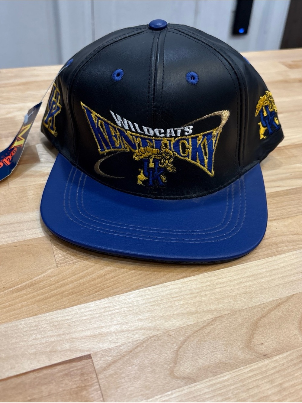 NWT Vintage Kentucky Wildcats Leather Adjustable Snap back NCAA Cap Hat